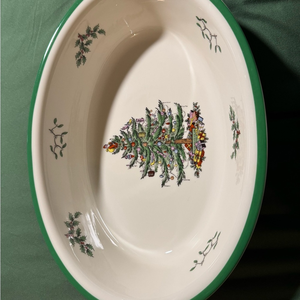 Spode Green and White Christmas Tree Oval Vegetable Baker